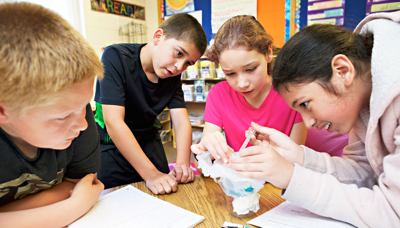 鶹participating in phenomena based learning in the science classroom